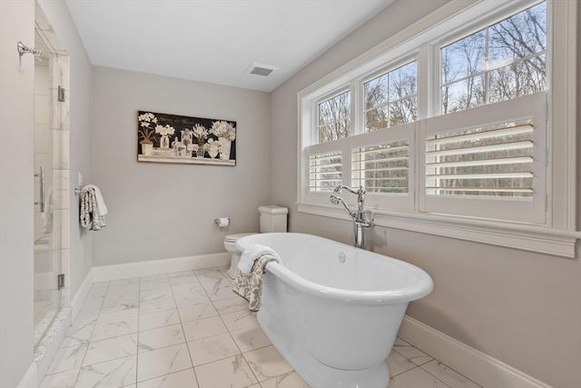 15 Hubbard Ln, Bolton, MA 01740