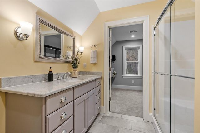 15 Hubbard Ln, Bolton, MA 01740