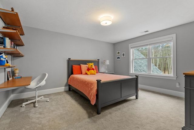 15 Hubbard Ln, Bolton, MA 01740