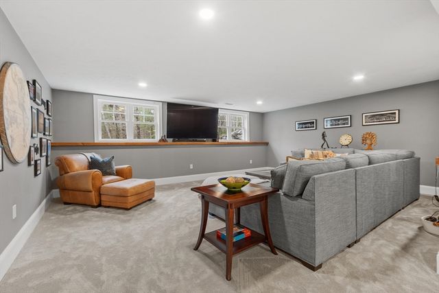 15 Hubbard Ln, Bolton, MA 01740