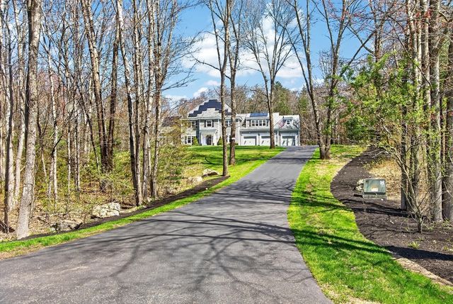 15 Hubbard Ln, Bolton, MA 01740