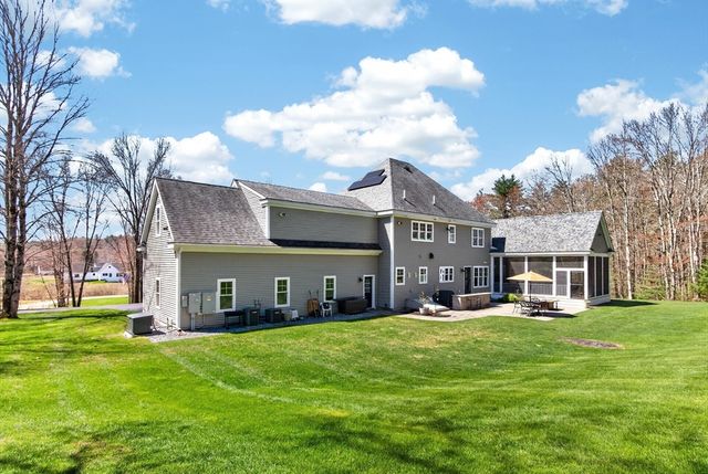 15 Hubbard Ln, Bolton, MA 01740