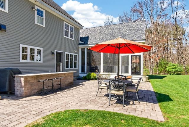 15 Hubbard Ln, Bolton, MA 01740