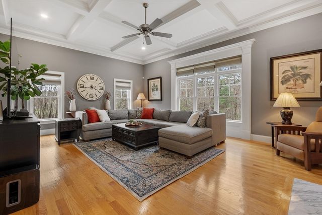 15 Hubbard Ln, Bolton, MA 01740