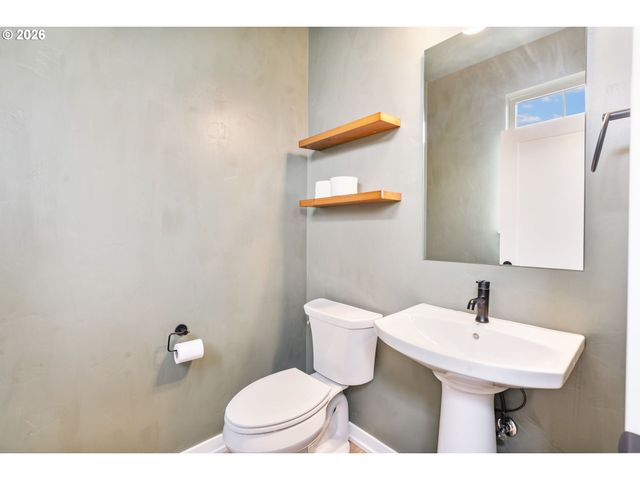 8051 Se VERMONT St, Hillsboro, OR 97123