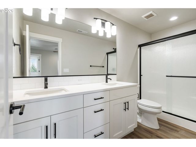 8051 Se VERMONT St, Hillsboro, OR 97123