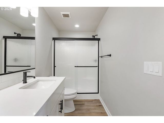 8051 Se VERMONT St, Hillsboro, OR 97123