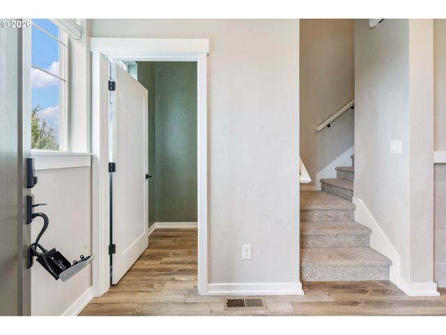 8051 Se VERMONT St, Hillsboro, OR 97123