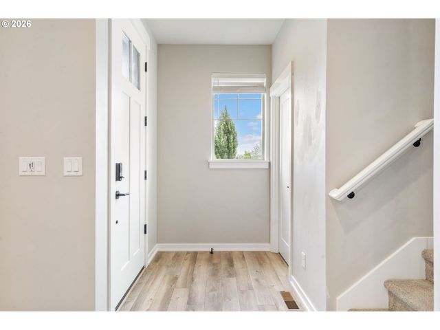 8051 Se VERMONT St, Hillsboro, OR 97123