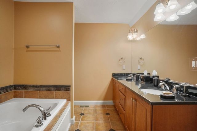 6 Maple Ln 6, Marshfield, MA 02050