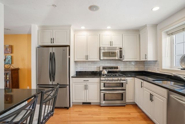 6 Maple Ln 6, Marshfield, MA 02050