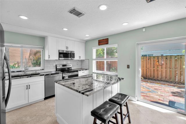 6040 NW 44th Lane, Coconut Creek, FL 33073