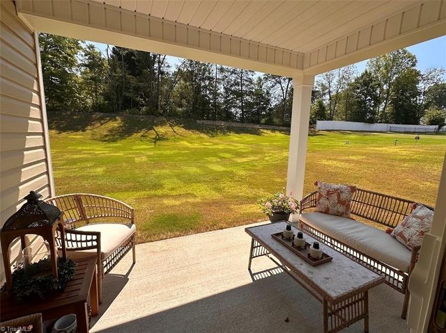 146 Preston Oaks Drive, King, NC 27021