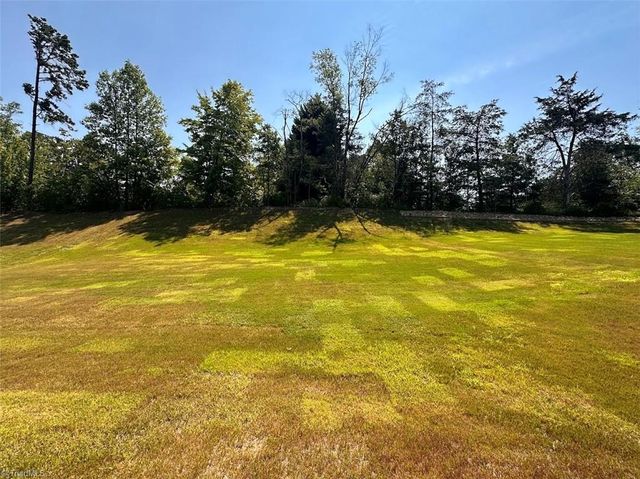 146 Preston Oaks Drive, King, NC 27021