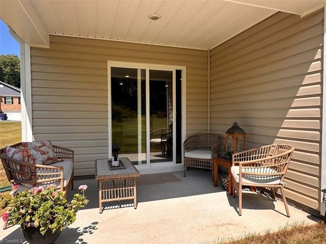 146 Preston Oaks Drive, King, NC 27021