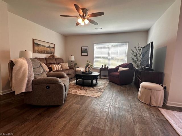 146 Preston Oaks Drive, King, NC 27021