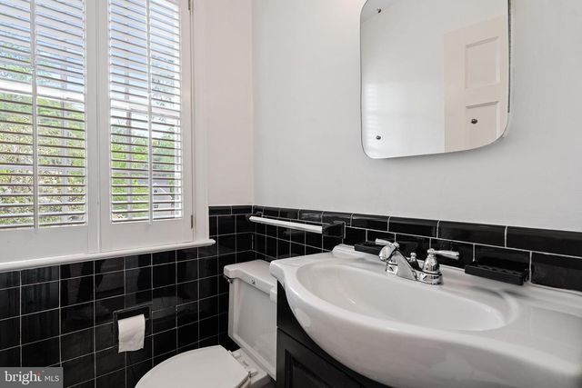 4530 DEXTER ST NW, Washington, DC 20007