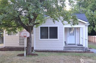 18705 80th Avenue NE, Kenmore, WA 98028