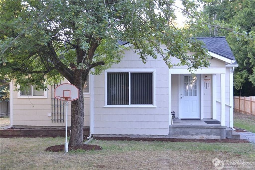 18705 80th Avenue NE, Kenmore, WA 98028