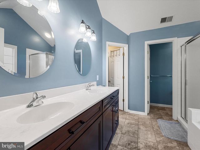 200 DOGWOOD DR, Cross Junction, VA 22625