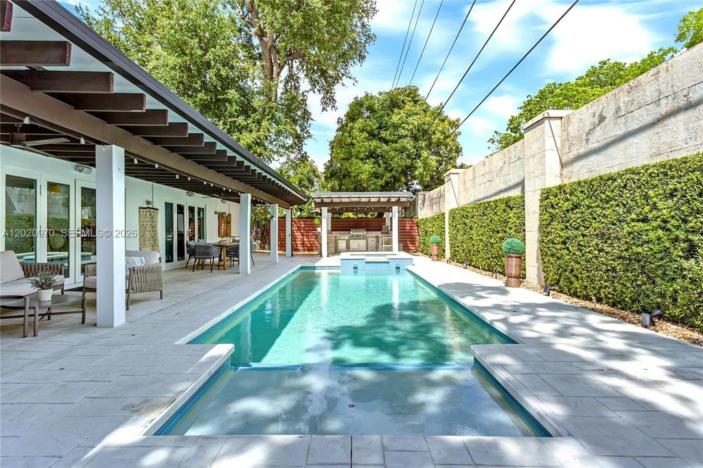 95 Shore Drive W, Miami, FL 33133