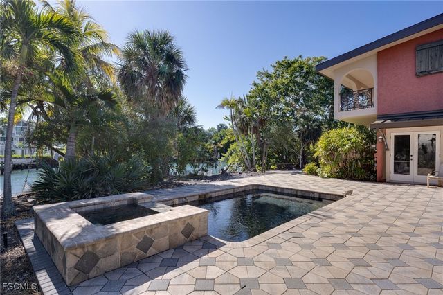 505 Lighthouse WAY, Sanibel, FL 33957