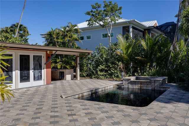 505 Lighthouse WAY, Sanibel, FL 33957