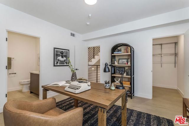 495 N St Andrews Place, Los Angeles, CA 90004