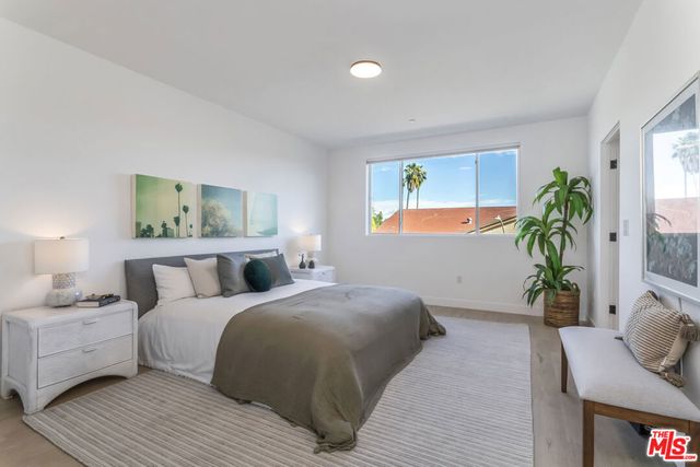 495 N St Andrews Place, Los Angeles, CA 90004