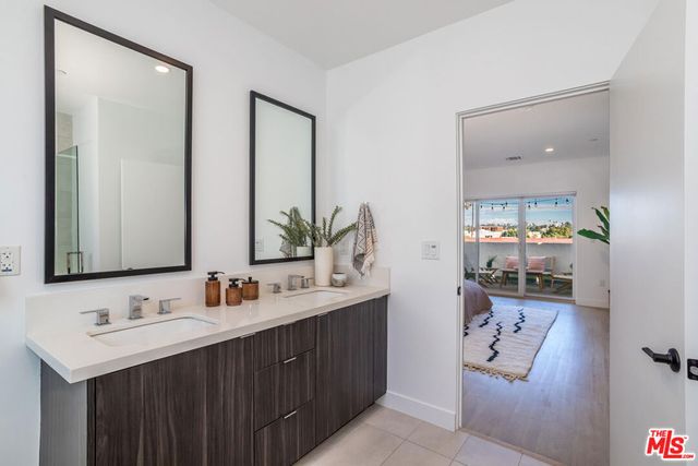 495 N St Andrews Place, Los Angeles, CA 90004