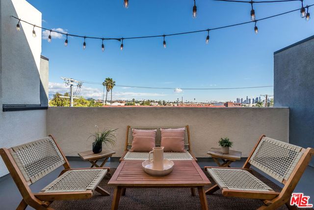 495 N St Andrews Place, Los Angeles, CA 90004