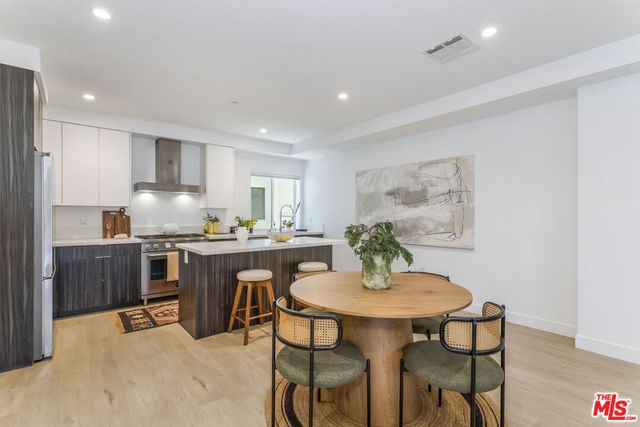 495 N St Andrews Place, Los Angeles, CA 90004