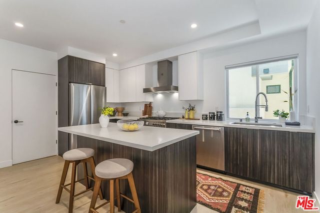 495 N St Andrews Place, Los Angeles, CA 90004