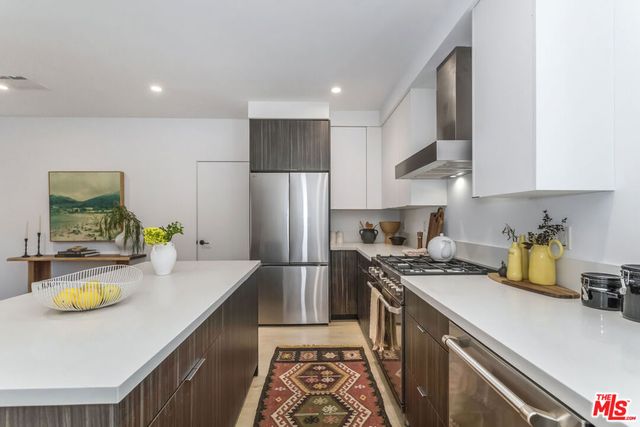 495 N St Andrews Place, Los Angeles, CA 90004