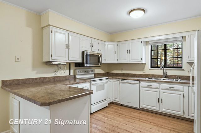 3653 W Christy Way Street, Saginaw Twp, MI 48603