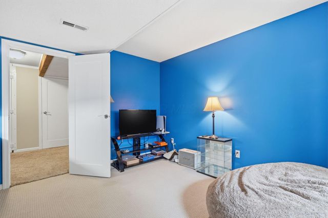 328 Pinetree Drive NE, Granville, OH 43023