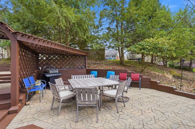 328 Pinetree Drive NE, Granville, OH 43023