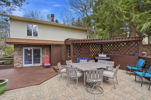 328 Pinetree Drive NE, Granville, OH 43023