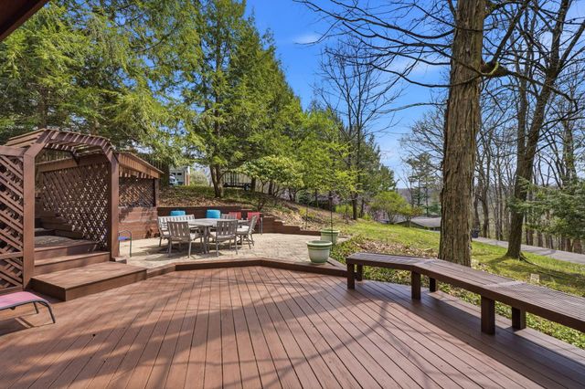 328 Pinetree Drive NE, Granville, OH 43023