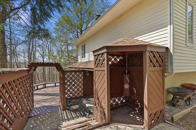 328 Pinetree Drive NE, Granville, OH 43023
