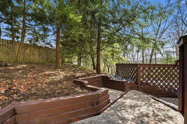328 Pinetree Drive NE, Granville, OH 43023