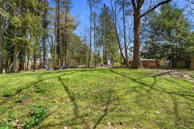328 Pinetree Drive NE, Granville, OH 43023