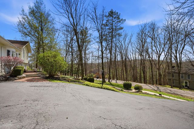 328 Pinetree Drive NE, Granville, OH 43023