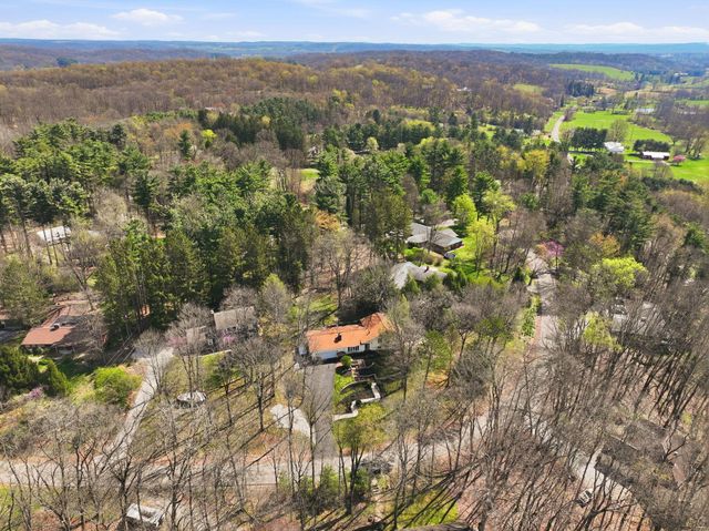 328 Pinetree Drive NE, Granville, OH 43023