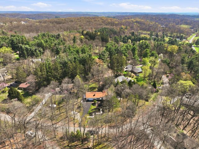 328 Pinetree Drive NE, Granville, OH 43023