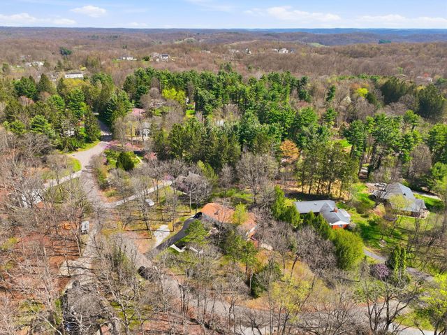328 Pinetree Drive NE, Granville, OH 43023