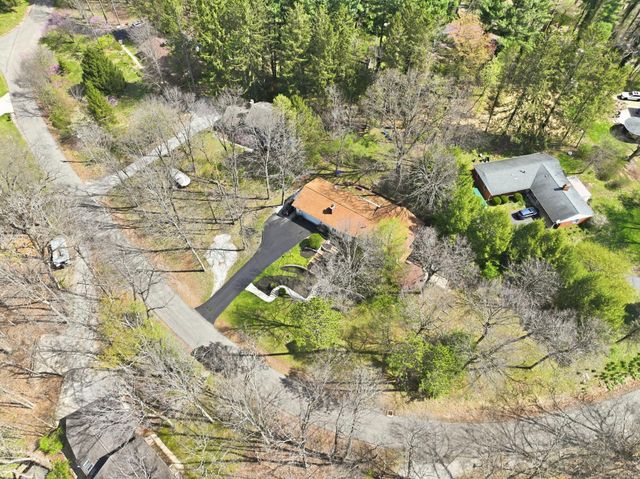 328 Pinetree Drive NE, Granville, OH 43023