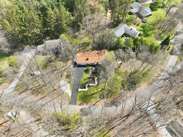 328 Pinetree Drive NE, Granville, OH 43023