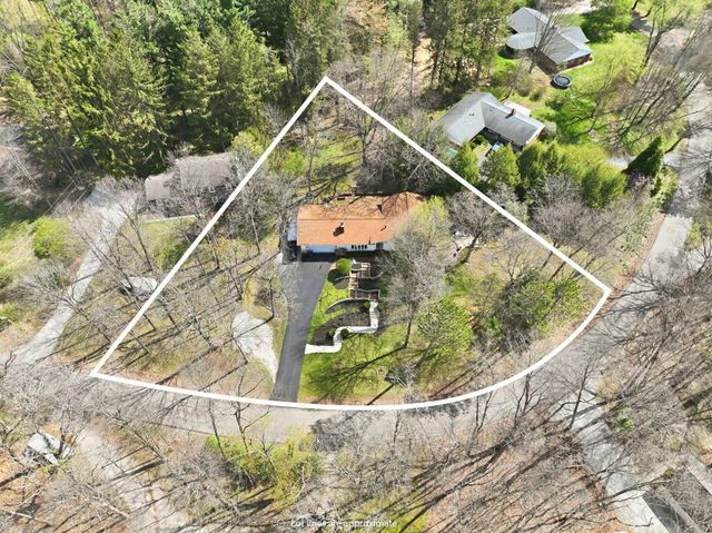 328 Pinetree Drive NE, Granville, OH 43023
