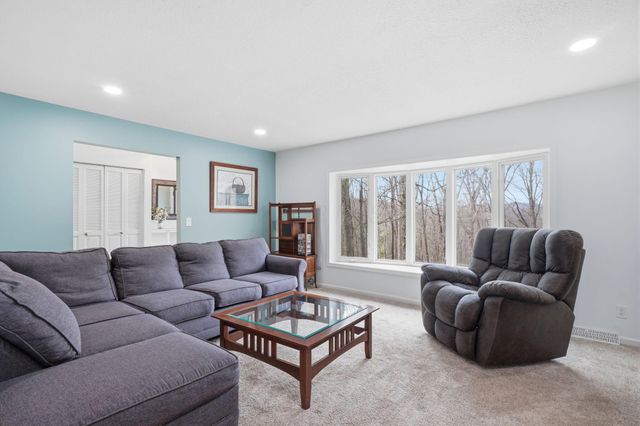 328 Pinetree Drive NE, Granville, OH 43023